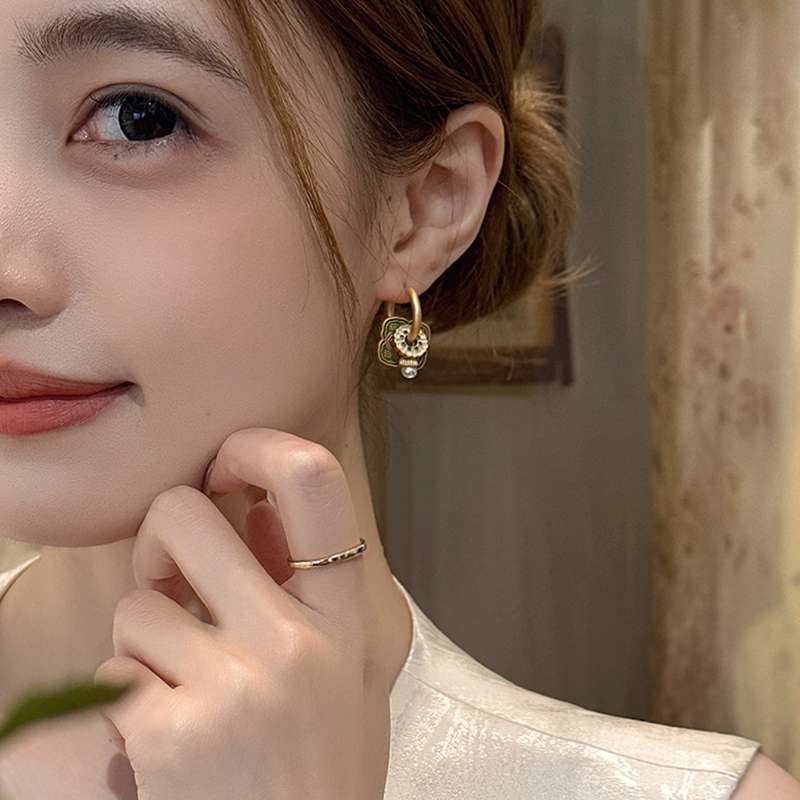 フープ ピアス 優美な花びらパールフープピアス