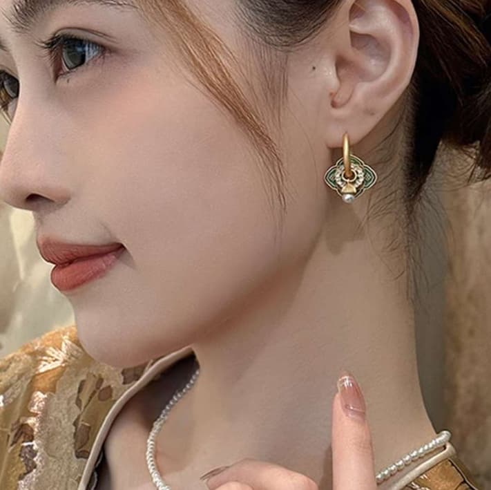 フープ ピアス 優美な花びらパールフープピアス