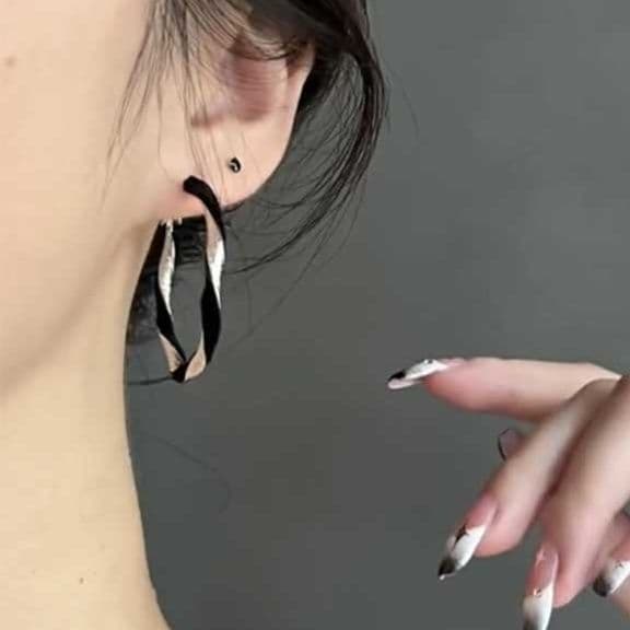 フープ ピアス フープ ピアス ねじれ曲線 輝きフープ