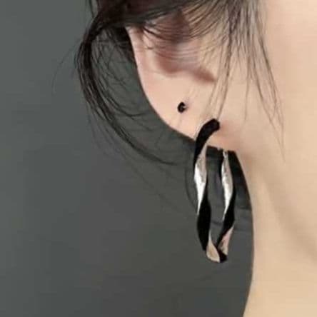 フープ ピアス フープ ピアス ねじれ曲線 輝きフープ