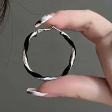フープ ピアス フープ ピアス ねじれ曲線 輝きフープ