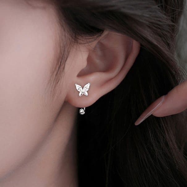 フープ ピアス フープ ピアス 蝶々モチーフ 揺れるフープピアス
