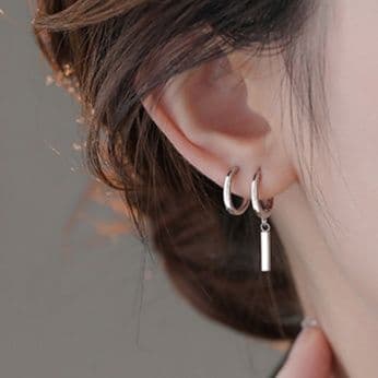 フープ ピアス フープ ピアス 洗練された長方形チャームフープピアス