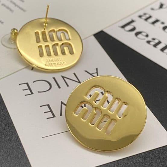 フープ ピアス フープ ピアス 円形模様彫り抜きフープピアス