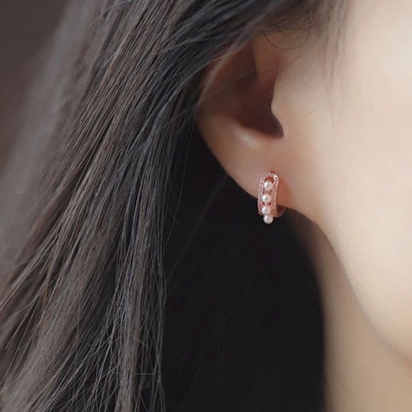 フープ ピアス フープ ピアス 煌めき小粒パール輝くフープピアス