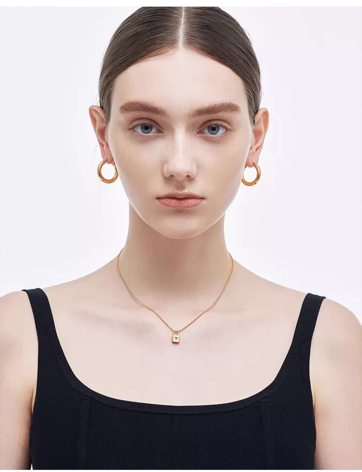 フープ ピアス シンプル輝くフープピアス