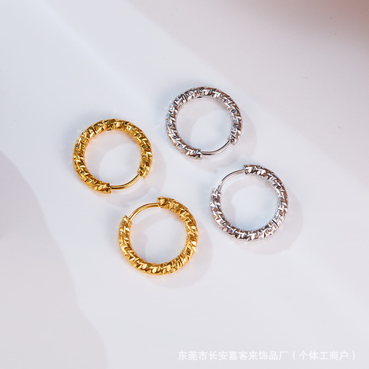 螺旋模様フープ ピアス