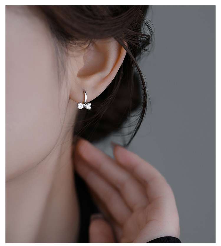 キラめき蝶結び フープ ピアス