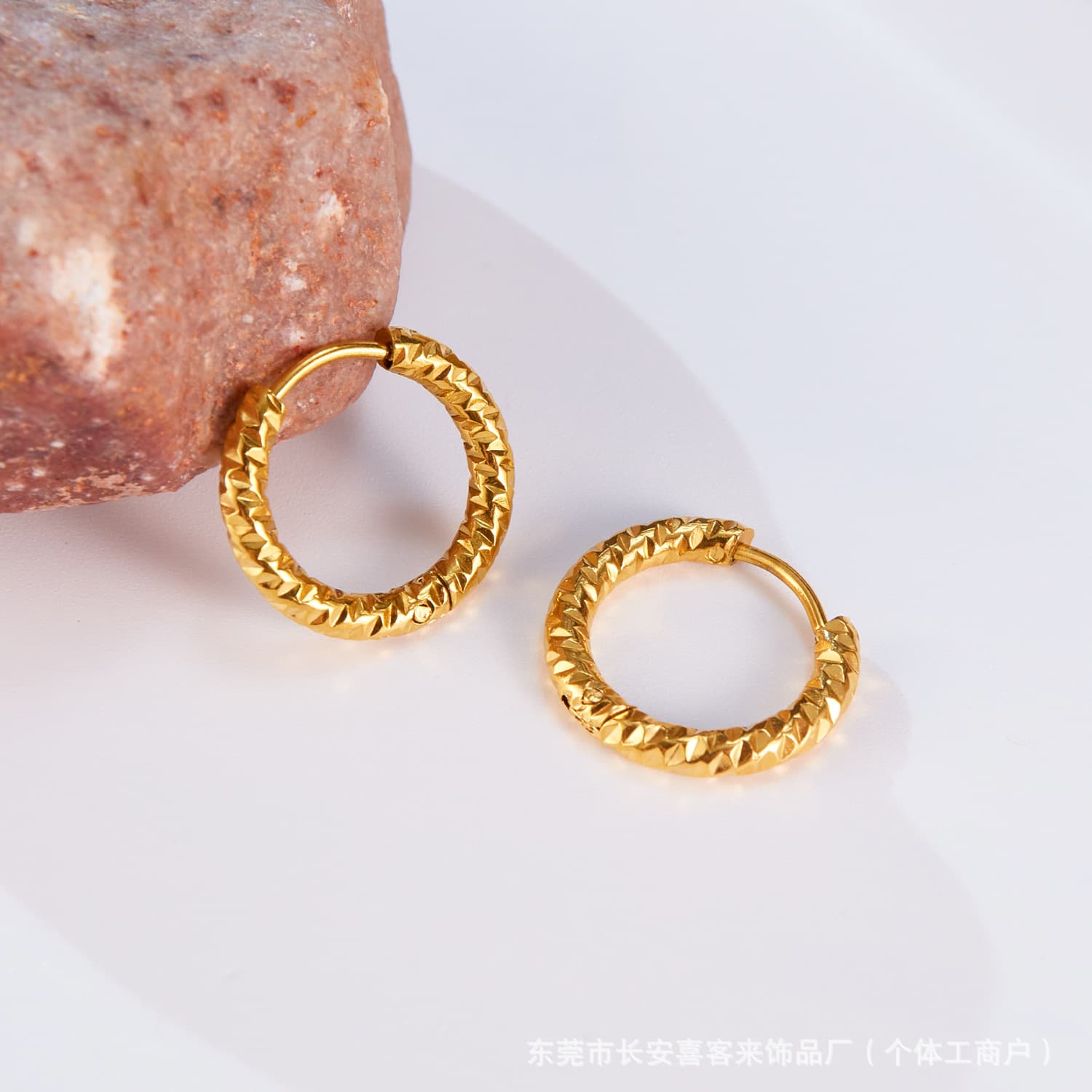 螺旋模様フープ ピアス
