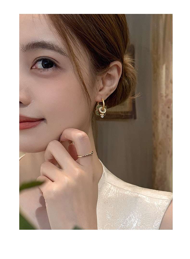 フープ ピアス 優美な花びらパールフープピアス