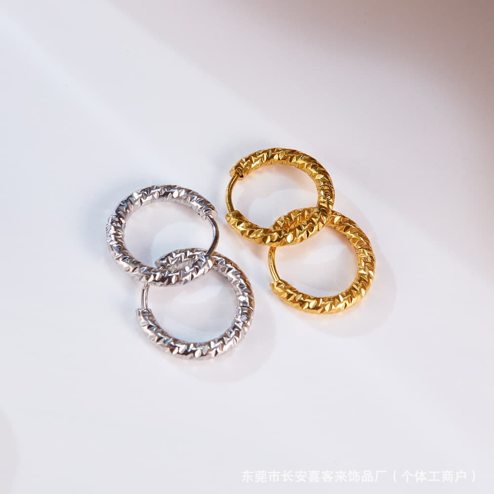 螺旋模様フープ ピアス