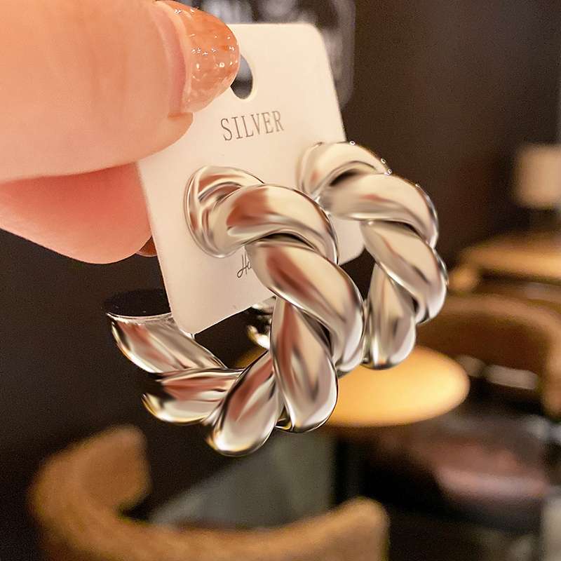 フープ ピアス ツイストデザイン ふっくらフープ