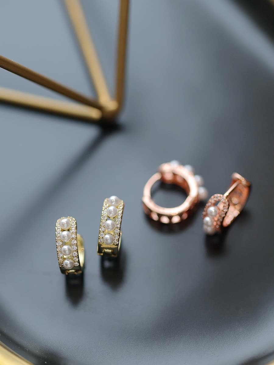 フープ ピアス フープ ピアス 煌めき小粒パール輝くフープピアス