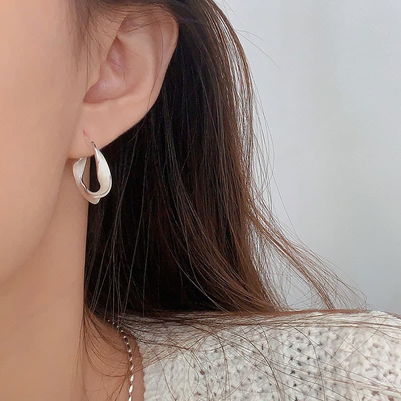 螺旋シェルフープ ピアス