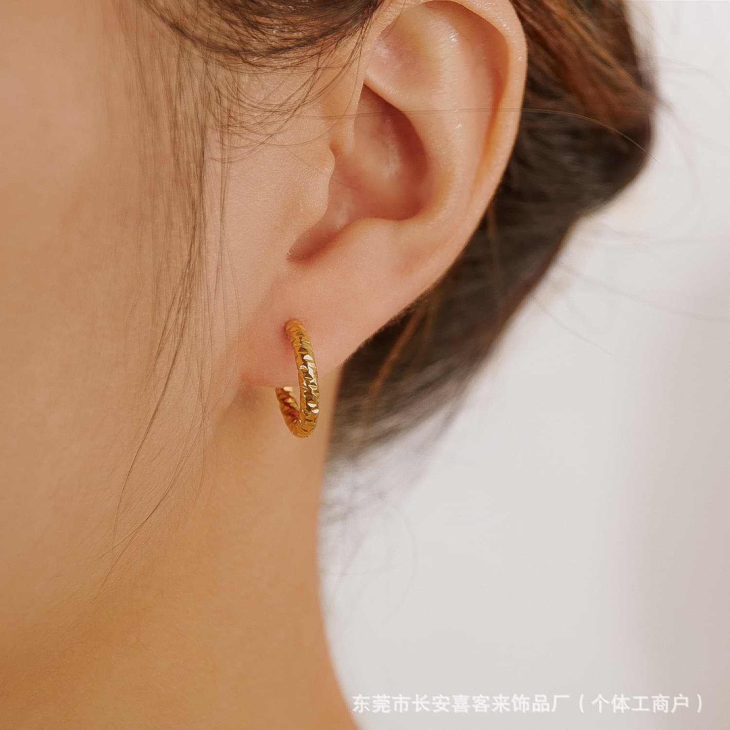 螺旋模様フープ ピアス