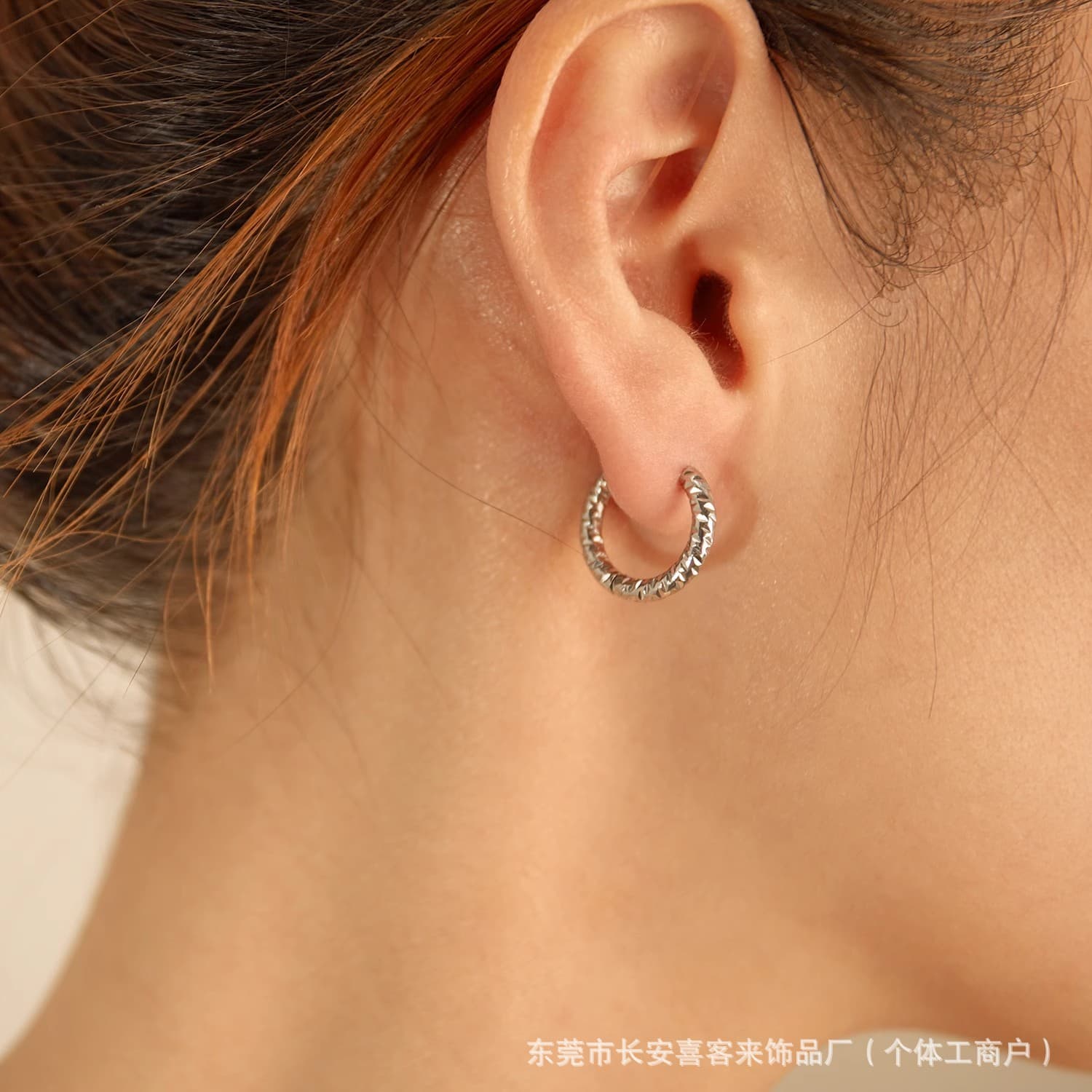 螺旋模様フープ ピアス