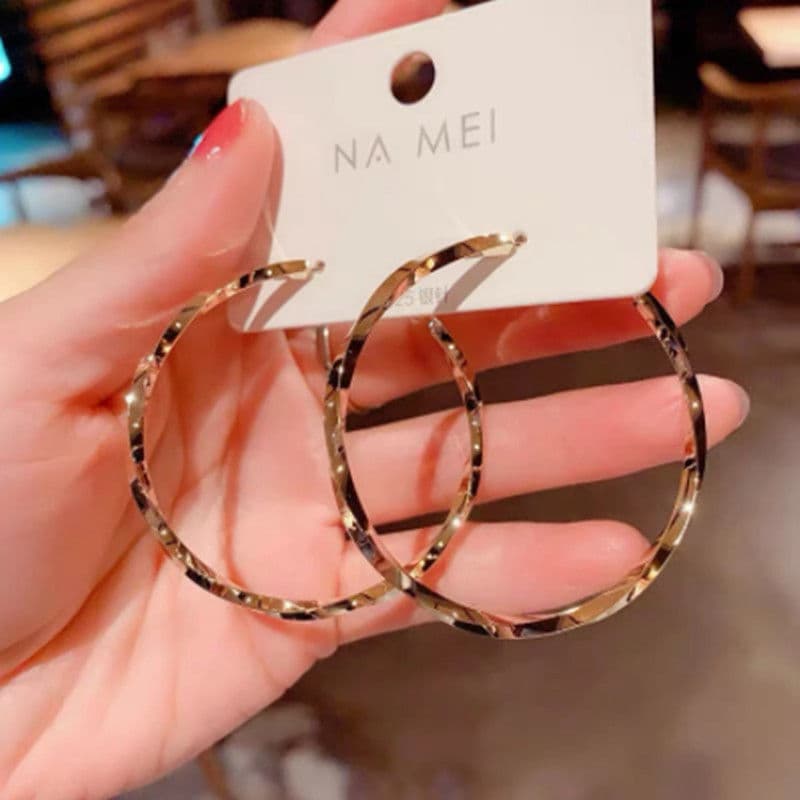 フープ ピアス 螺旋模様デザインフープピアス