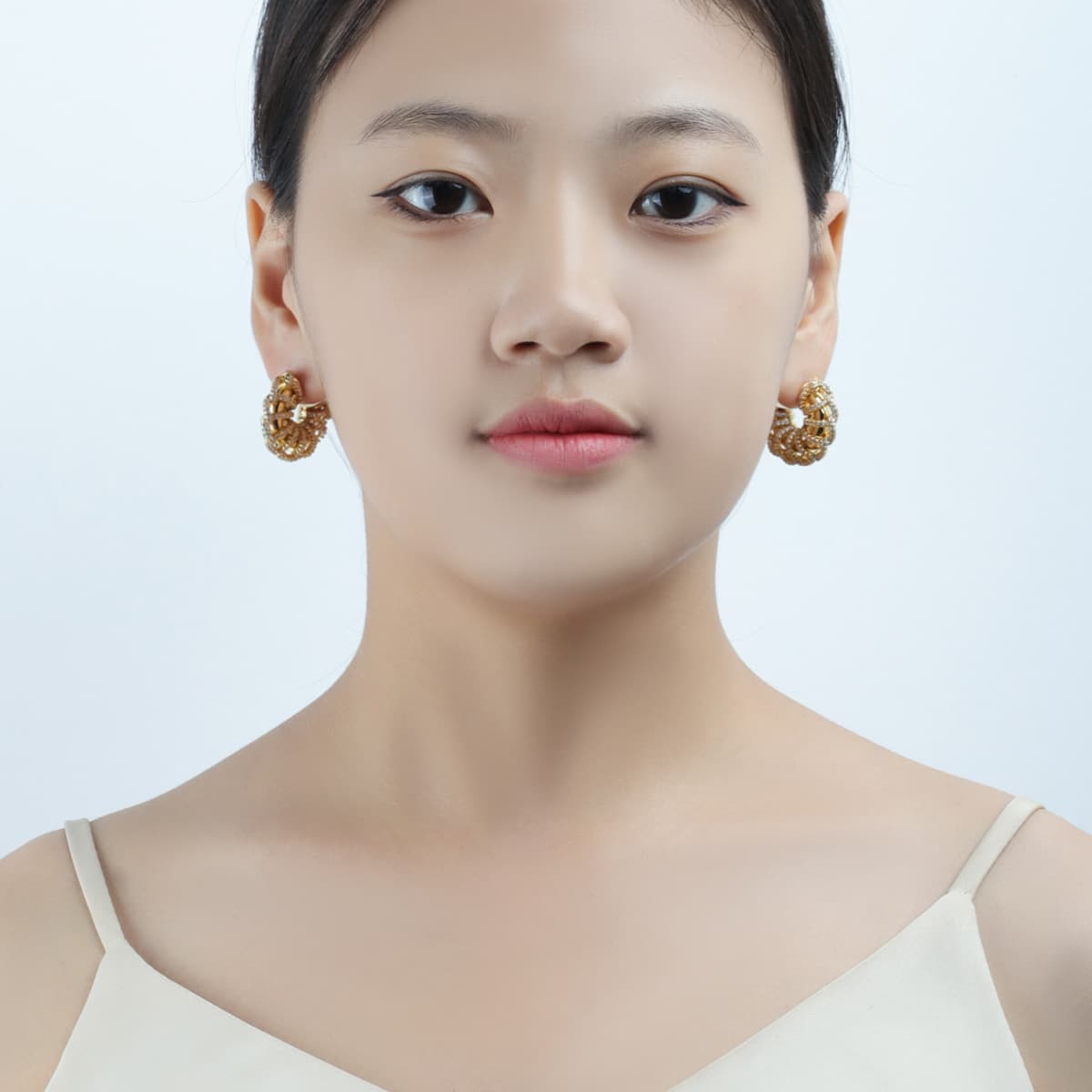 優美な透かし細工フープ ピアス