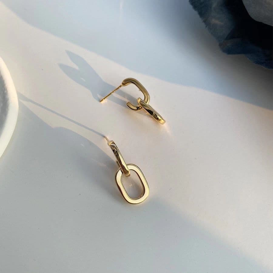 二重輪デザインフープ ピアス