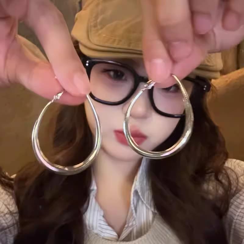 フープ ピアス 煌めき輝くティアドロップフープピアス