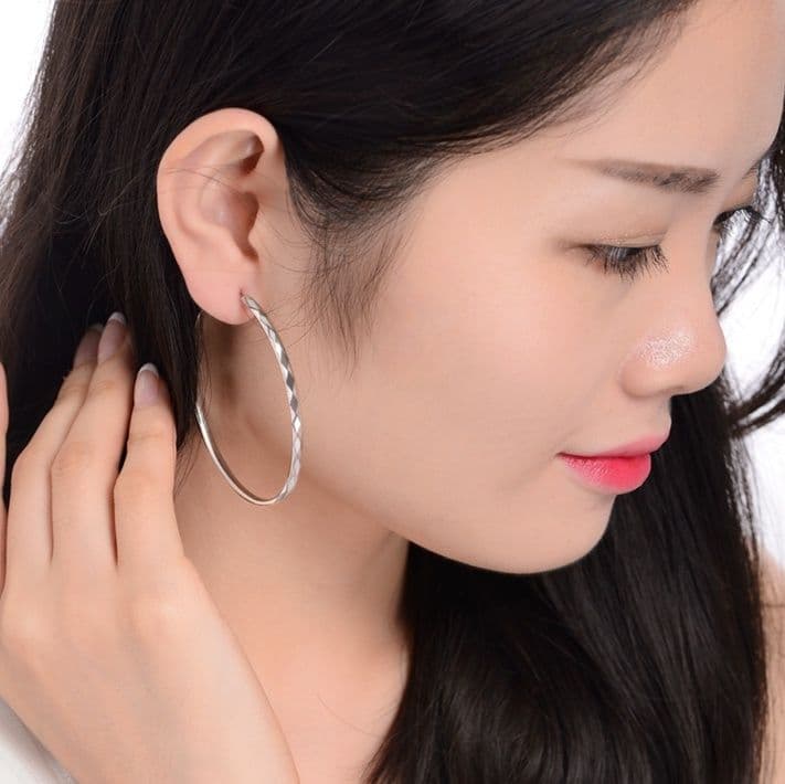 フープ ピアス 煌めきダイヤカット純銀フープ