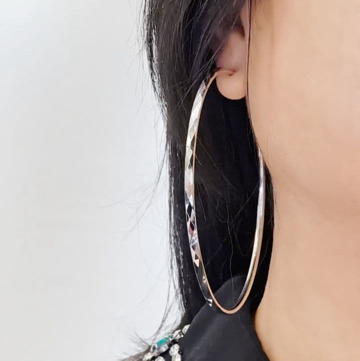 フープ ピアス 煌めきダイヤカット純銀フープ