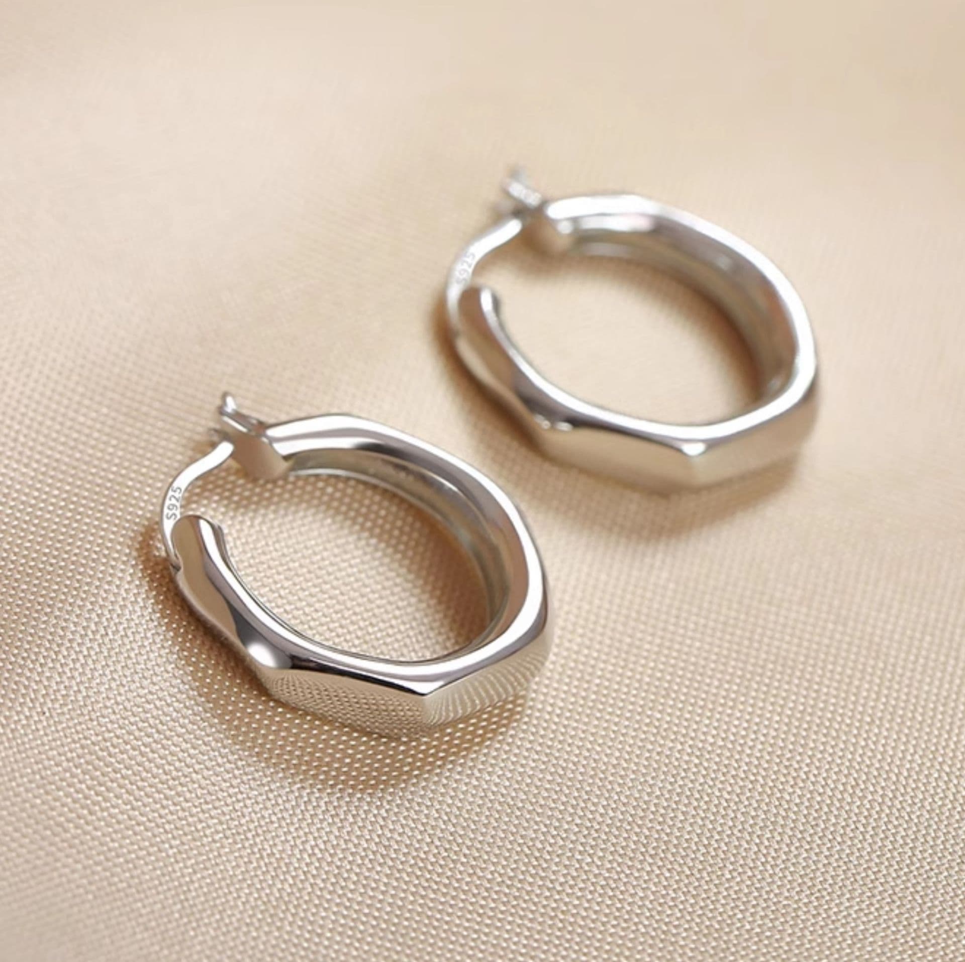 フープ ピアス 洗練六角形フープ純銀細工