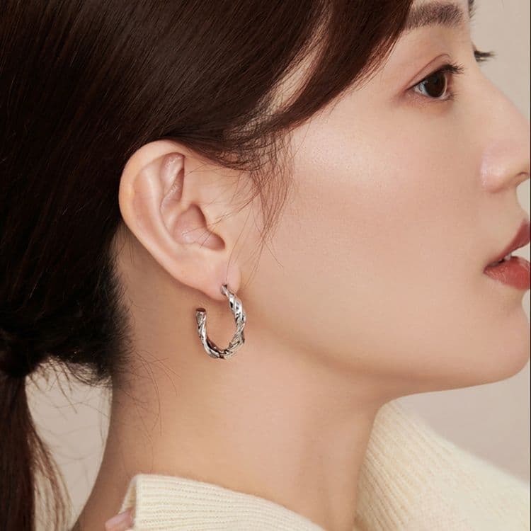 フープ ピアス ねじれ模様 華やか フープ ピアス