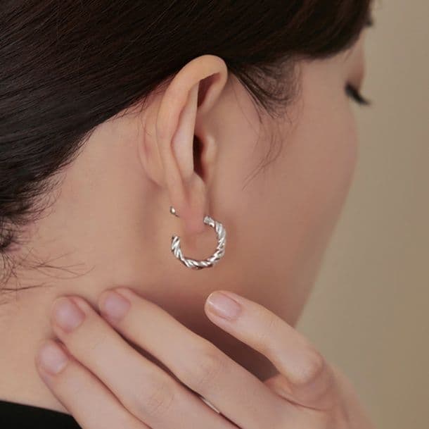 フープ ピアス ねじれ模様 華やか フープ ピアス