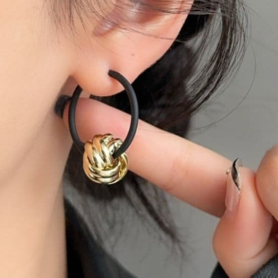 フープ ピアス フープ ピアス 結び目モチーフ ブラックフープピアス
