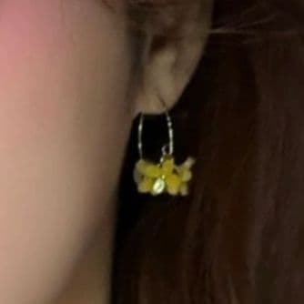 フープ ピアス フープ ピアス 小花と真珠のゆらめきフープピアス