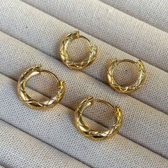 フープ ピアス フープ ピアス 模様入り高級感フープピアス