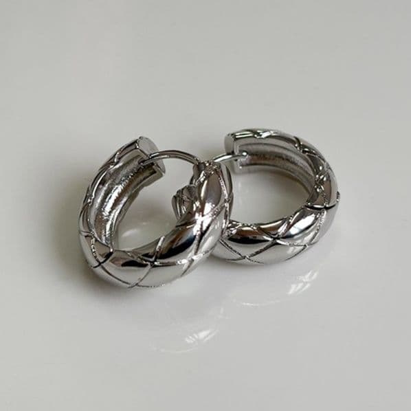 フープ ピアス フープ ピアス 模様入り高級感フープピアス