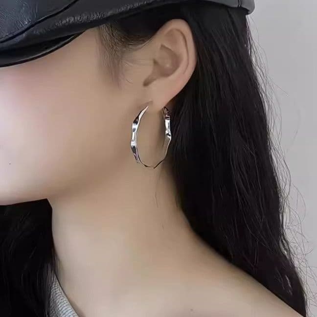フープ ピアス 波打つ曲線 ねじれフープ ピアス
