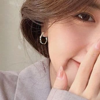 フープ ピアス フープ ピアス ねじれデザイン 華奢フープピアス