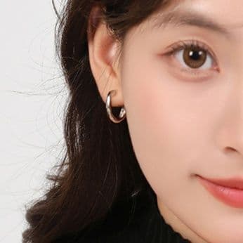 フープ ピアス 洗練された幾何学フープ ピアス