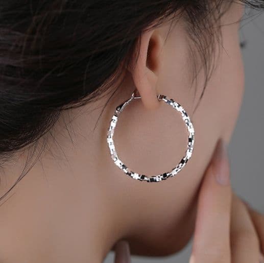 フープ ピアス フープ ピアス 輝きを放つ上品デザインフープピアス