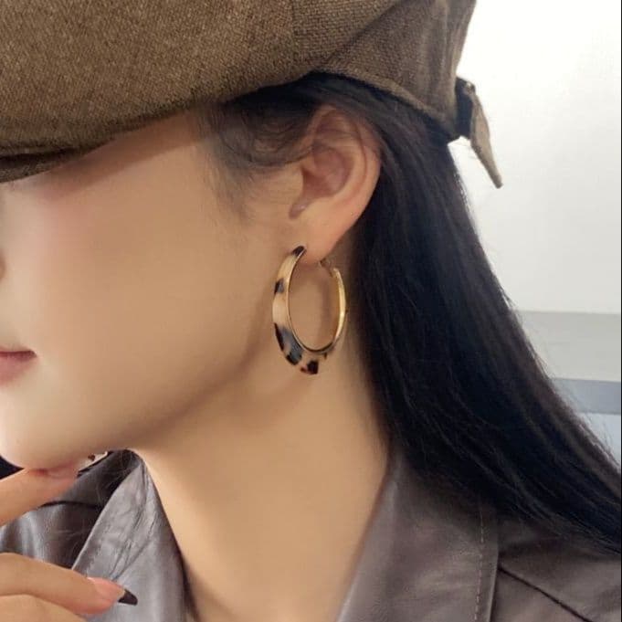 フープ ピアス べっ甲風デザイン フープ ピアス