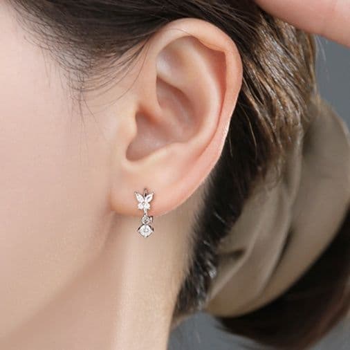 フープ ピアス フープ ピアス 蝶々モチーフ 輝き ぶら下がり フープピアス