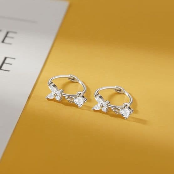 フープ ピアス フープ ピアス 蝶々モチーフ 輝き ぶら下がり フープピアス