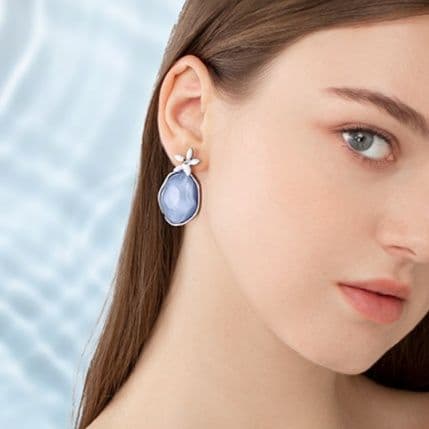 フープ ピアス フープ ピアス 花びら輝く水滴プラチナピアス