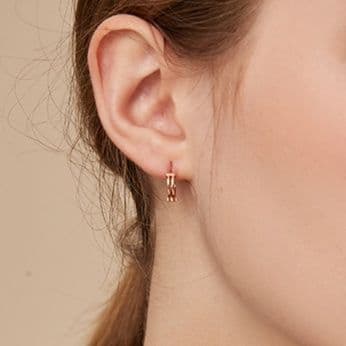 フープ ピアス 洗練された六角形フープ ピアス