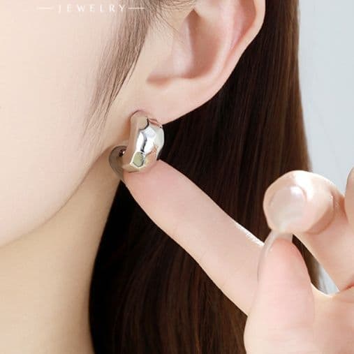 フープ ピアス フープ ピアス 上品な輝き 三日月フープピアス