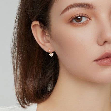 フープ ピアス フープ ピアス 優美なハートチャームフープ