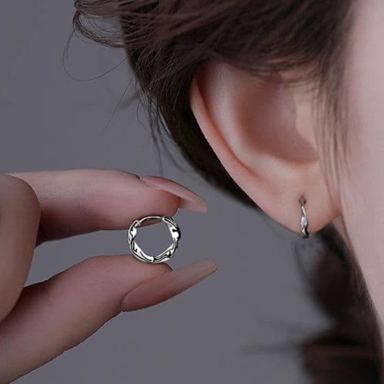 フープ ピアス フープ ピアス 波紋模様のプラチナフープピアス