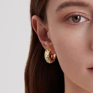 フープ ピアス フープ ピアス 菱形模様の上品リングピアス