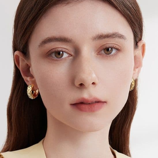 フープ ピアス フープ ピアス 菱形模様の上品リングピアス