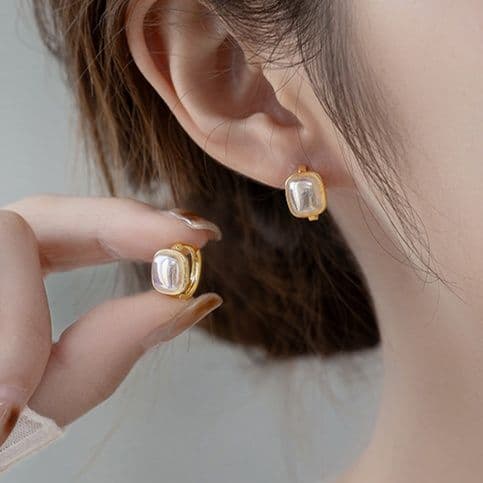 フープ ピアス フープ ピアス 四角真珠のミニマルフープ