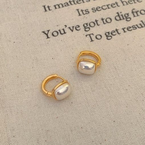 フープ ピアス フープ ピアス 四角真珠のミニマルフープ