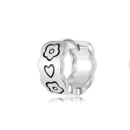 フープ ピアス フープ ピアス 花とハート模様の波型フープ